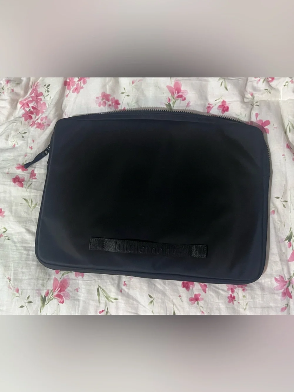 Lululemon new crew Black laptop sleeve
